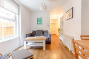 Spacious 2 Bedroom in Gorgeous Camberwell with Garden